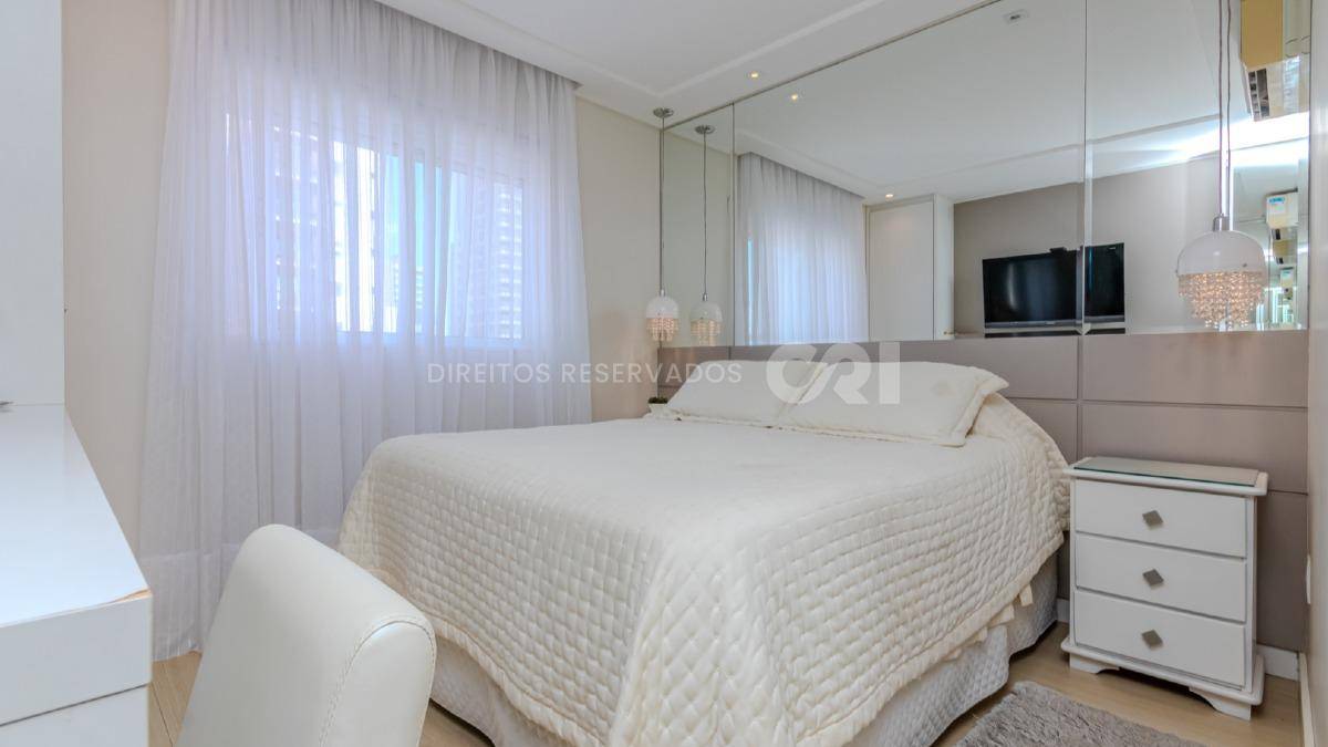 Apartamento com 4 Suítes no Lumiére Residence na Meia Praia em Itapema