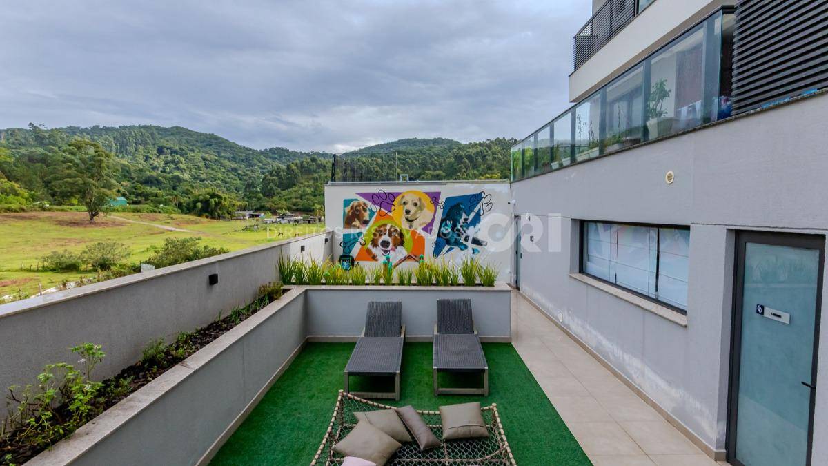 Apartamento com 3 suítes no Brava Garden na Praia Brava em Itajaí