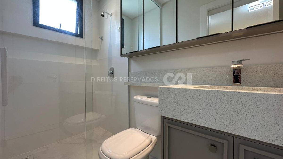 Apartamento com 3 Suítes no Greta Palace em Meia Praia, Itapema