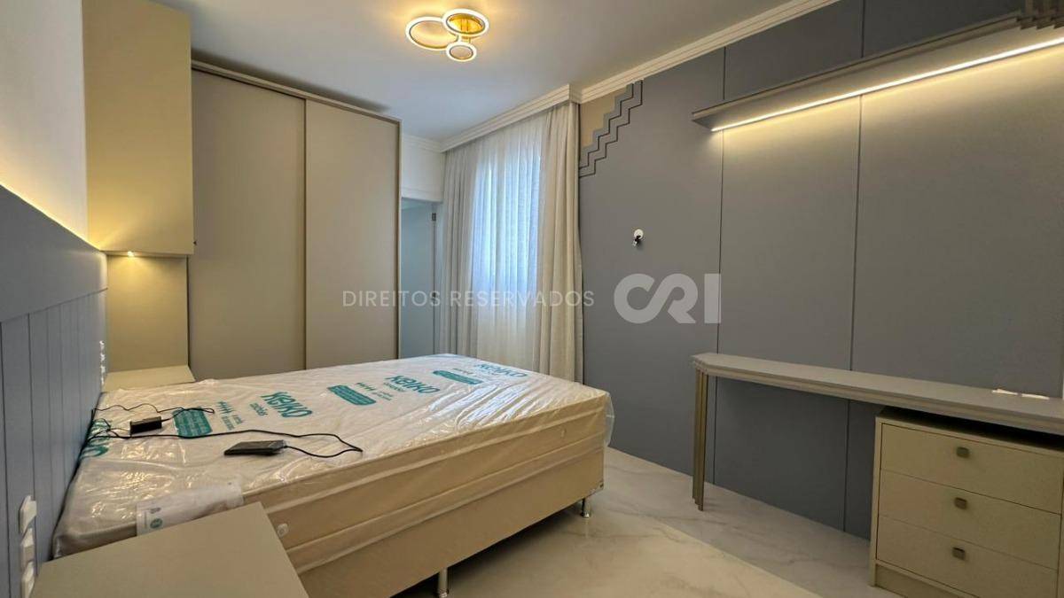 Apartamento com 3 Suítes no Greta Palace em Meia Praia, Itapema