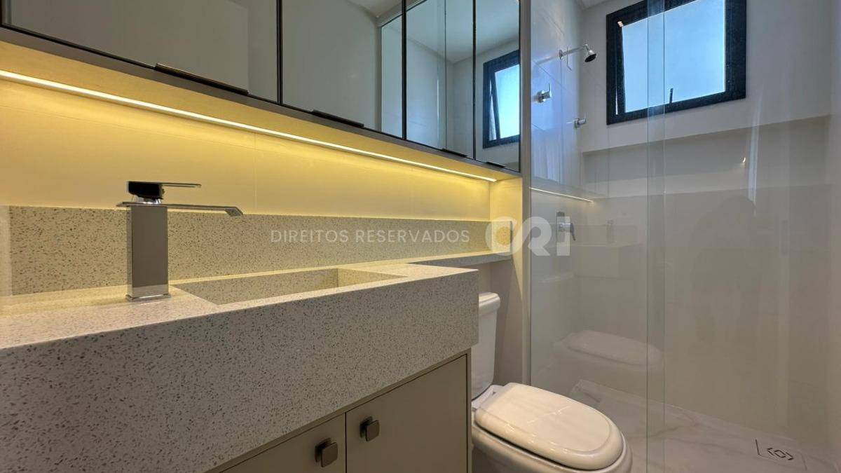 Apartamento com 3 Suítes no Greta Palace em Meia Praia, Itapema