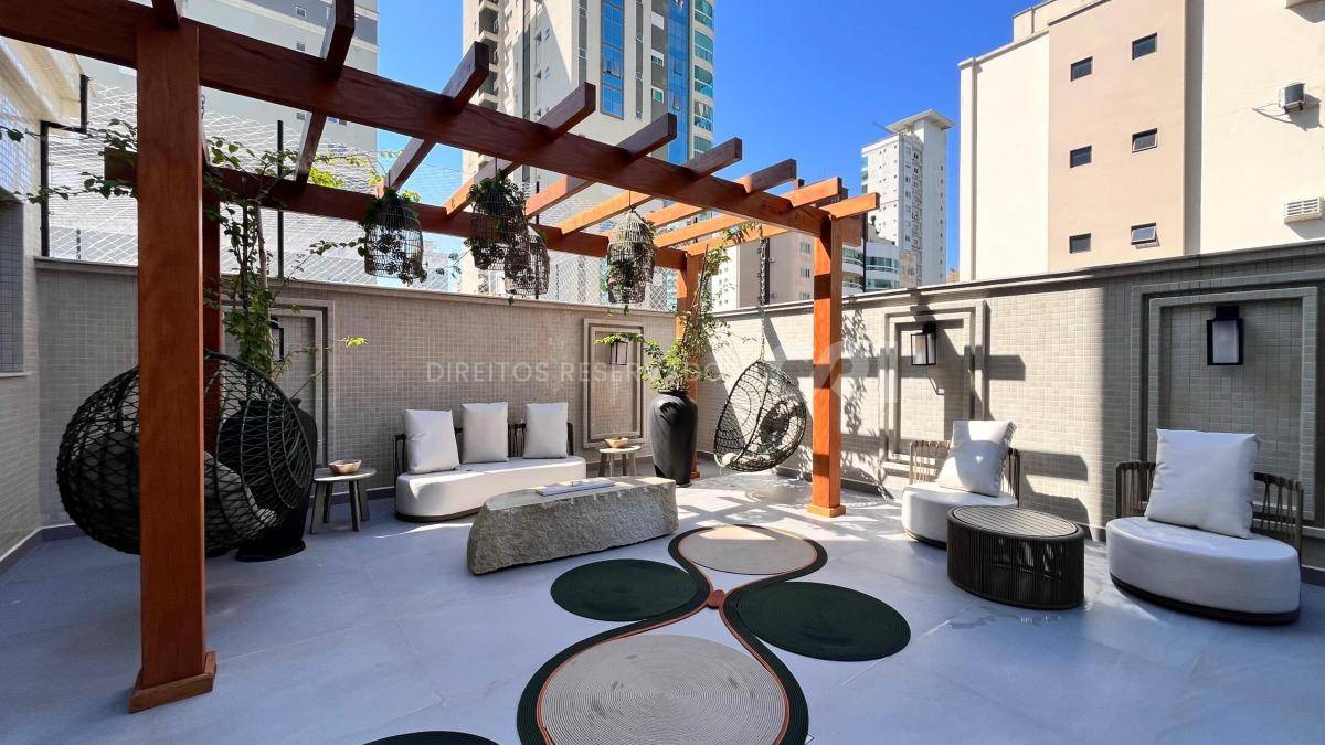 Apartamento com 3 Suítes no Greta Palace em Meia Praia, Itapema
