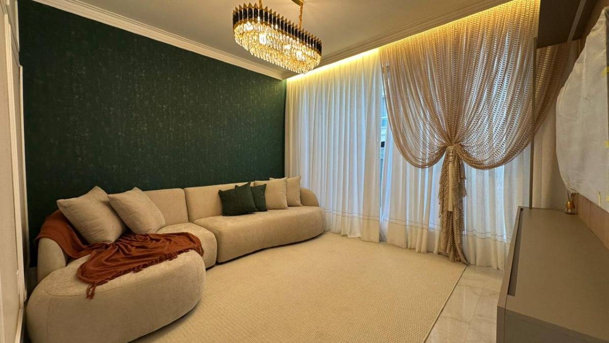 Apartamento com 3 Suítes no Greta Palace em Meia Praia, Itapema