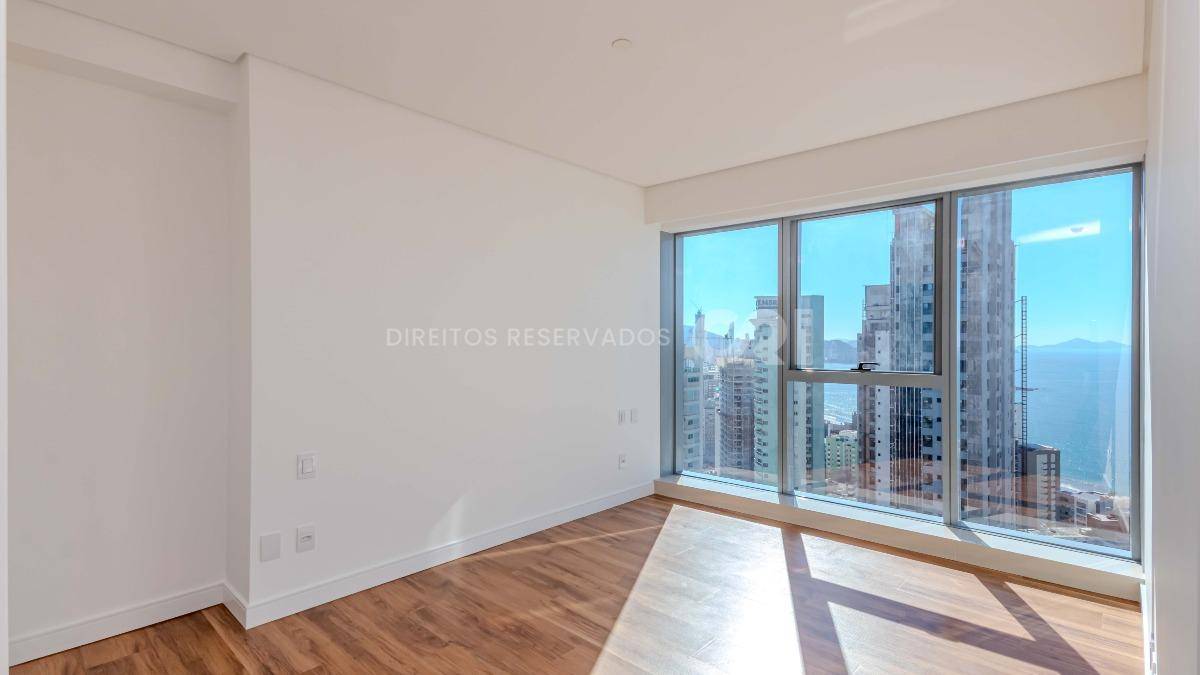 Apartamento com 4 Suítes no Vitra by Pininfarina no Centro de Balneário Camboriú