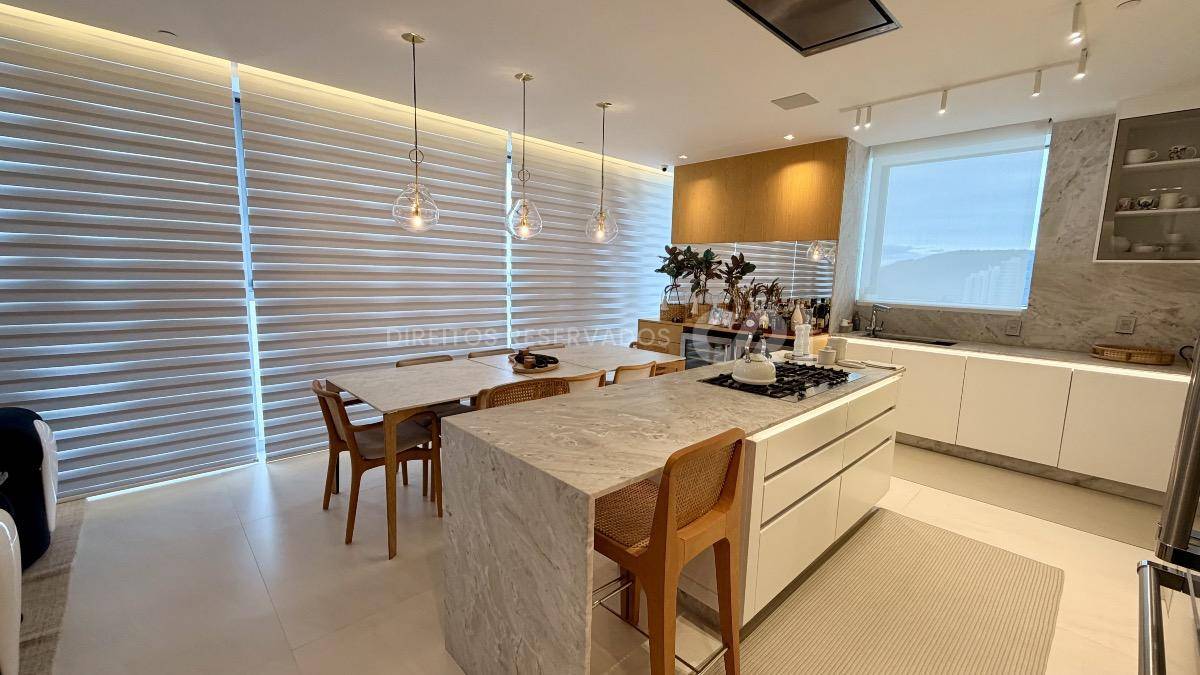 Apartamento com 3 suítes no Edifício Copenhagen na Barra Sul em Balneário Camboriú