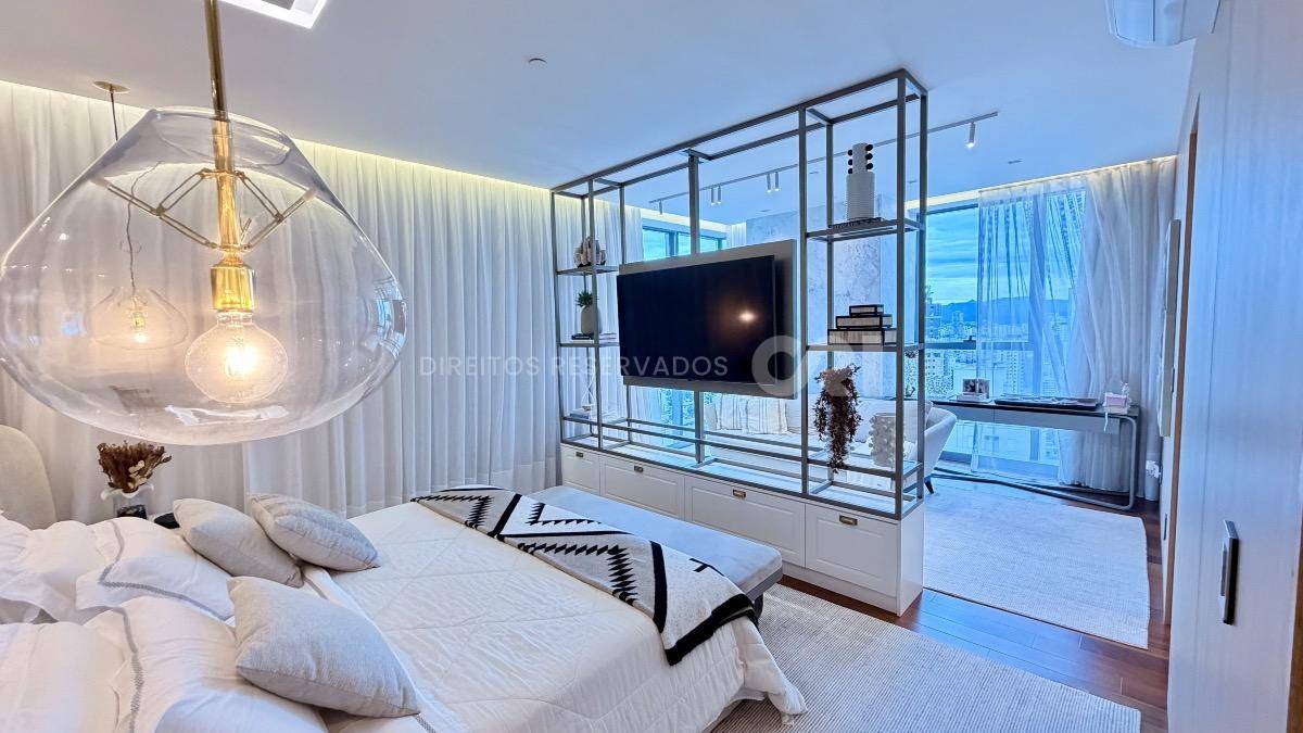 Apartamento com 3 suítes no Edifício Copenhagen na Barra Sul em Balneário Camboriú