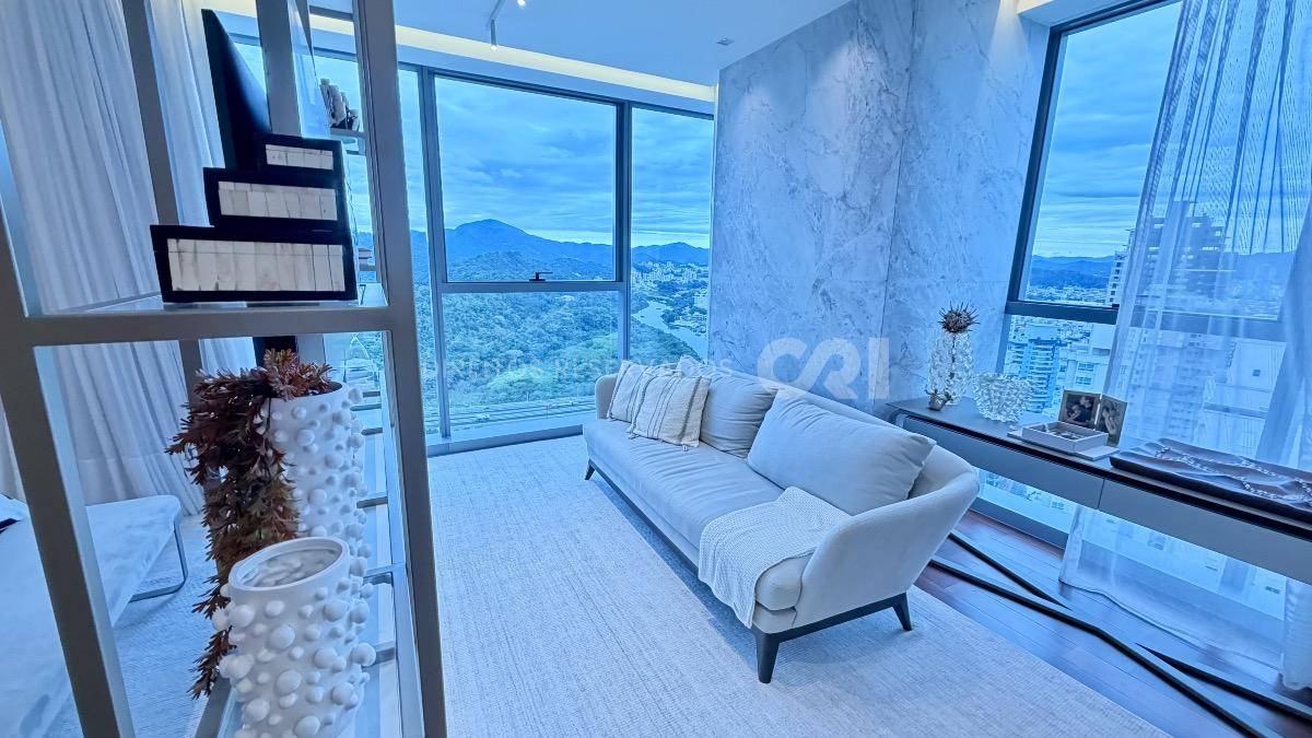 Apartamento com 3 suítes no Edifício Copenhagen na Barra Sul em Balneário Camboriú