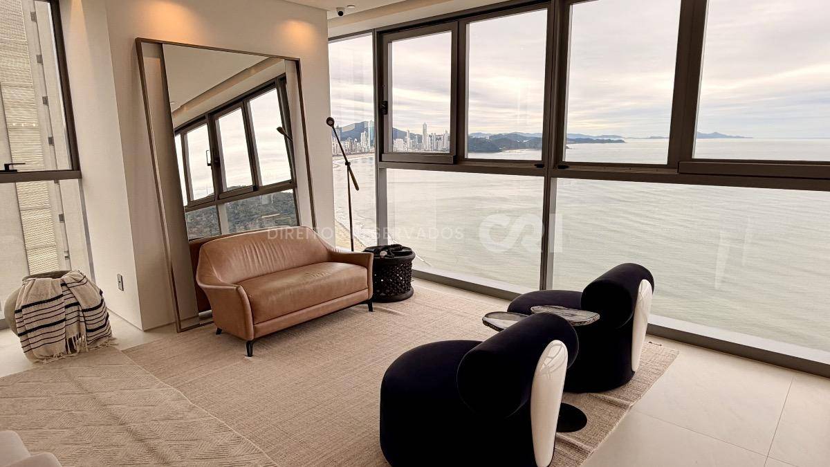 Apartamento com 3 suítes no Edifício Copenhagen na Barra Sul em Balneário Camboriú