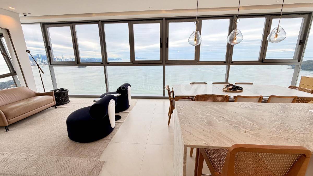Apartamento com 3 suítes no Edifício Copenhagen na Barra Sul em Balneário Camboriú