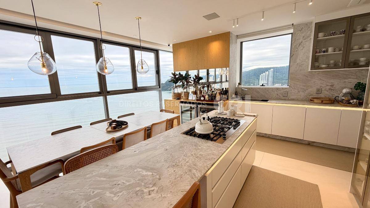 Apartamento com 3 suítes no Edifício Copenhagen na Barra Sul em Balneário Camboriú