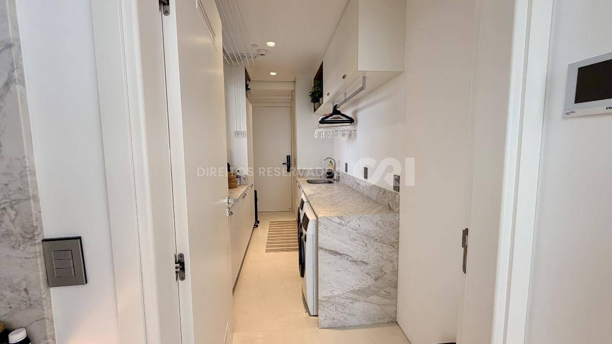 Apartamento com 3 suítes no Edifício Copenhagen na Barra Sul em Balneário Camboriú
