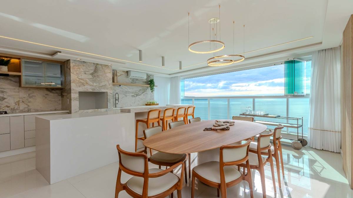 Apartamento com 4 Suítes no Lumiére Residence na Meia Praia em Itapema