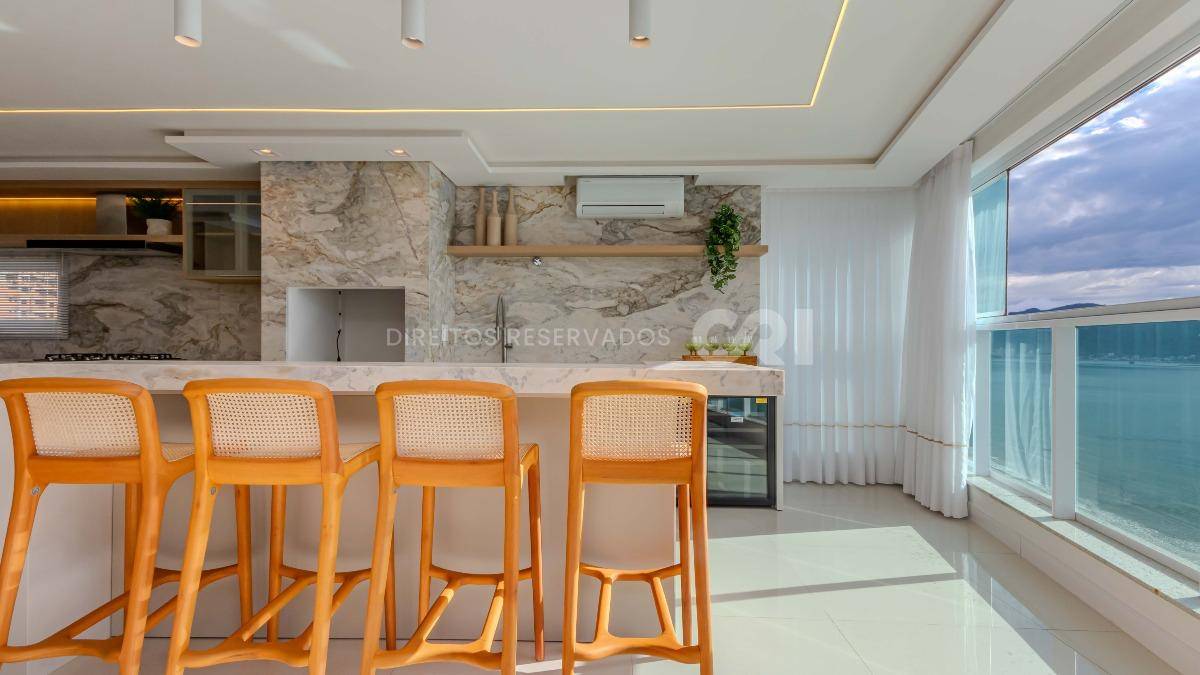 Apartamento com 4 Suítes no Lumiére Residence na Meia Praia em Itapema