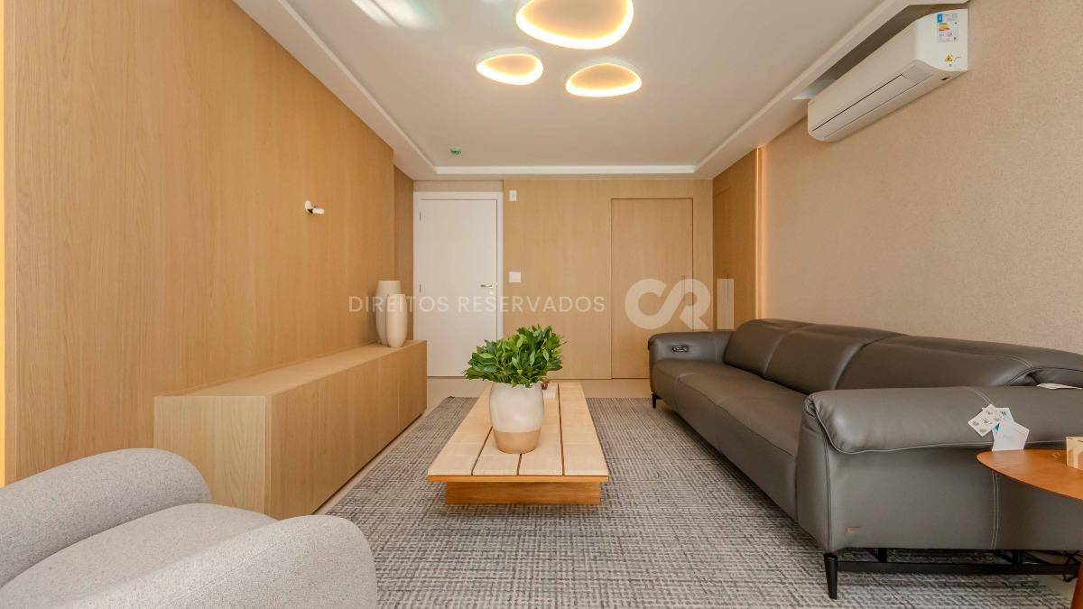 Apartamento com 4 Suítes no Lumiére Residence na Meia Praia em Itapema