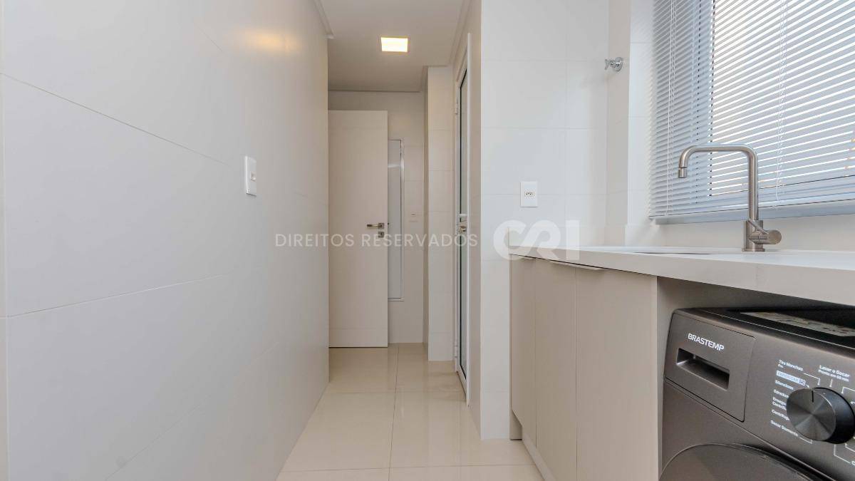 Apartamento com 4 Suítes no Lumiére Residence na Meia Praia em Itapema