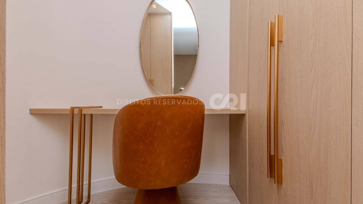 Apartamento com 4 Suítes no Lumiére Residence na Meia Praia em Itapema