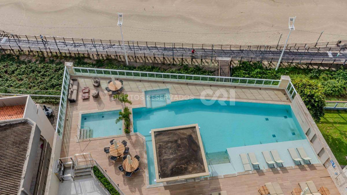 Apartamento com 4 Suítes no Lumiére Residence na Meia Praia em Itapema