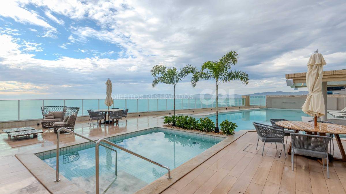Apartamento com 4 Suítes no Lumiére Residence na Meia Praia em Itapema