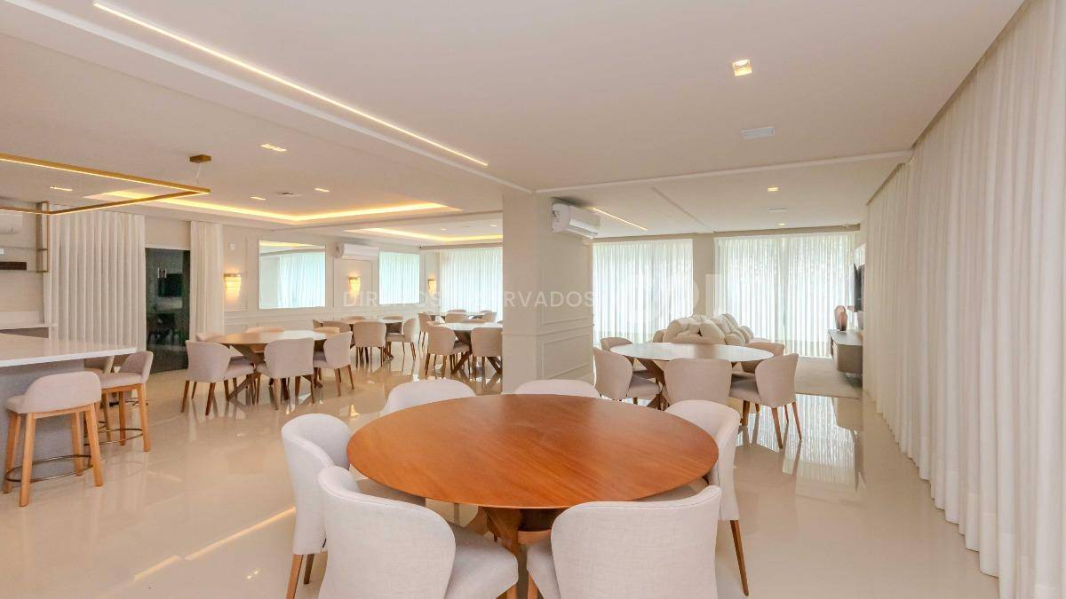 Apartamento com 4 Suítes no Lumiére Residence na Meia Praia em Itapema