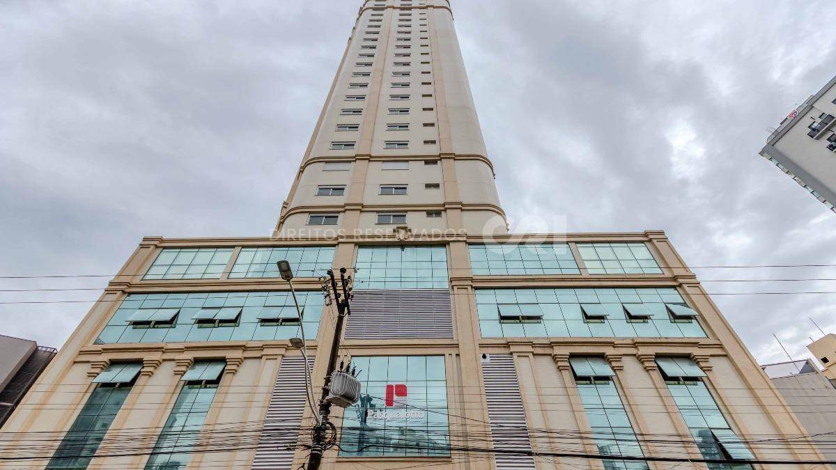 Apartamento com 4 Suítes no Lumiére Residence na Meia Praia em Itapema