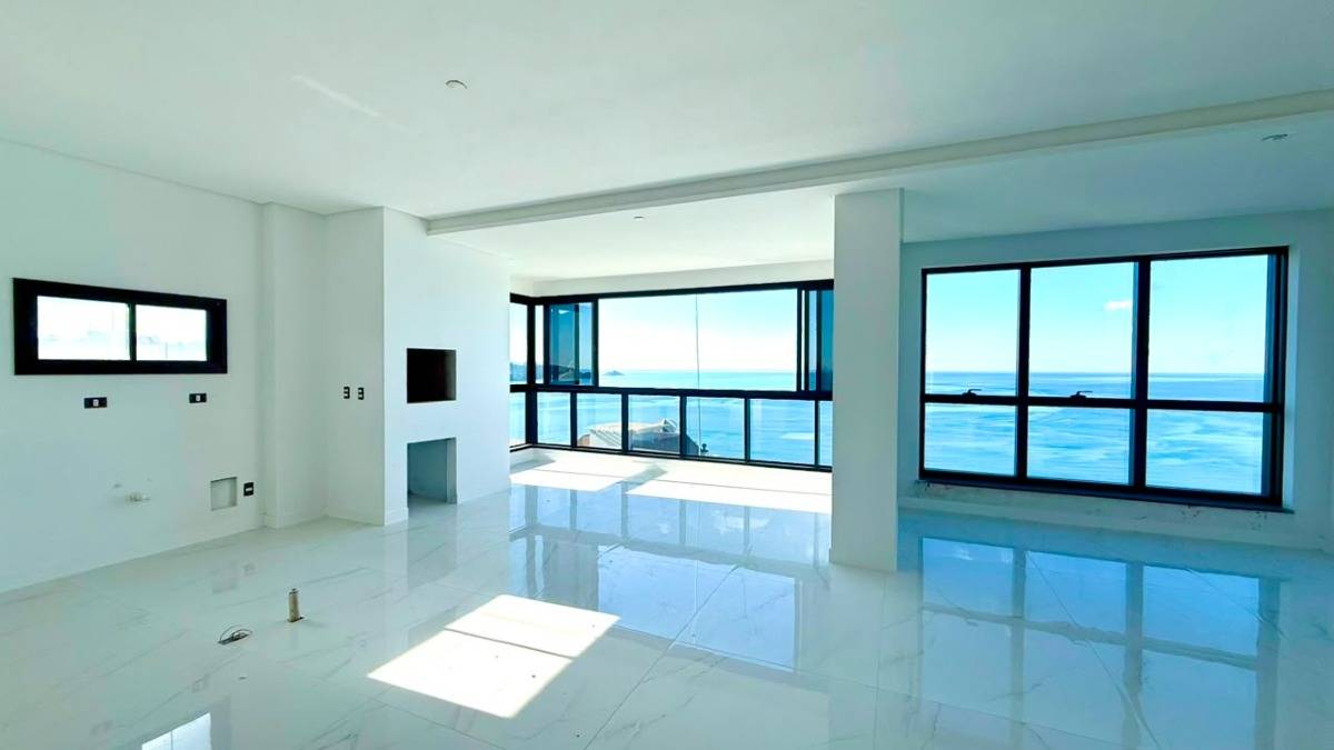 Apartamento com vista mar, 4 Suítes no Villa Maiorca na Meia Praia, Itapema