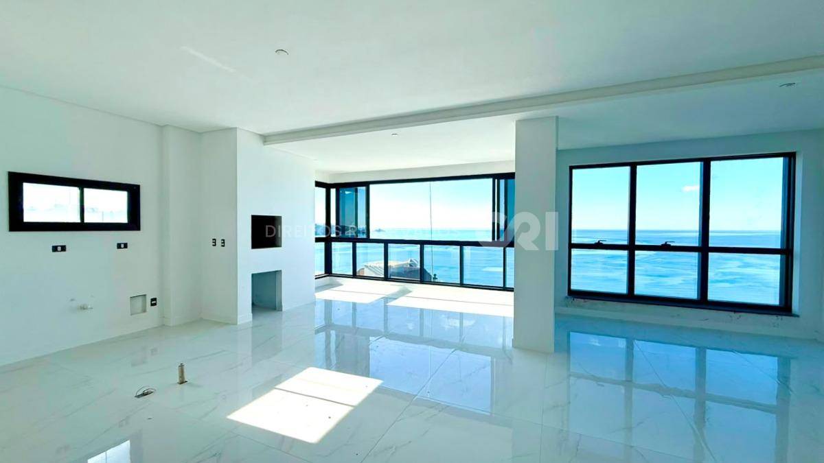 Apartamento com vista mar, 4 Suítes no Villa Maiorca na Meia Praia, Itapema