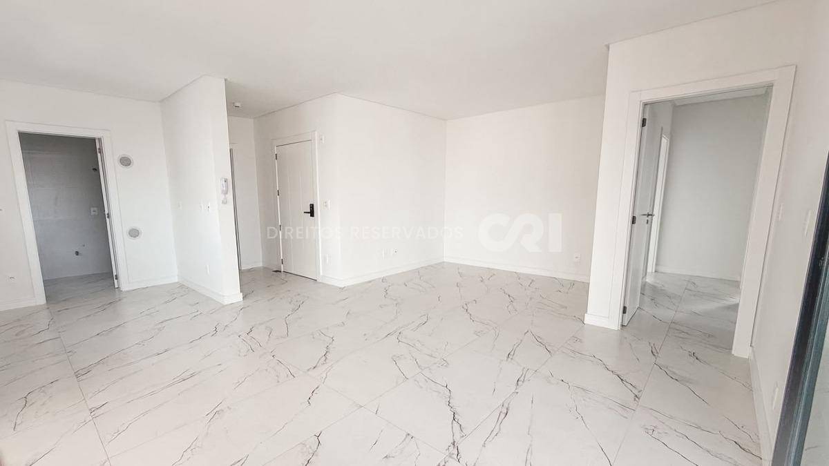 Apartamento com 3 Dormitórios no Le Voyage na Meia Praia, Itapema