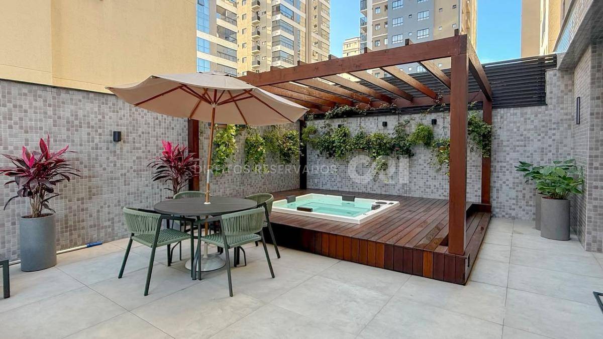 Apartamento com 3 Dormitórios no Le Voyage na Meia Praia, Itapema