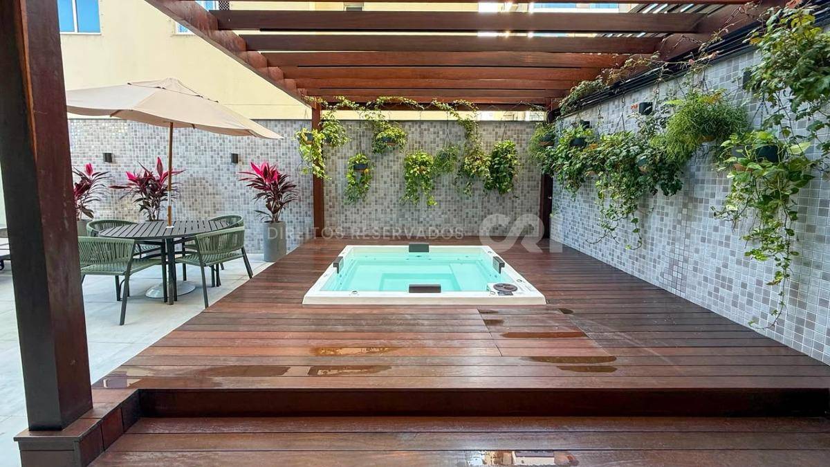 Apartamento com 3 Dormitórios no Le Voyage na Meia Praia, Itapema