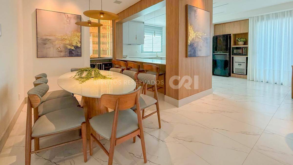 Apartamento com 3 Dormitórios no Le Voyage na Meia Praia, Itapema