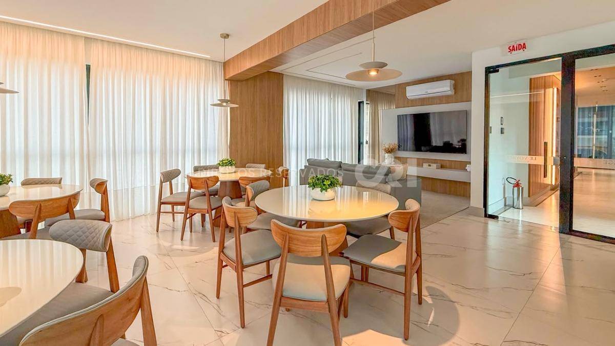 Apartamento com 3 Dormitórios no Le Voyage na Meia Praia, Itapema