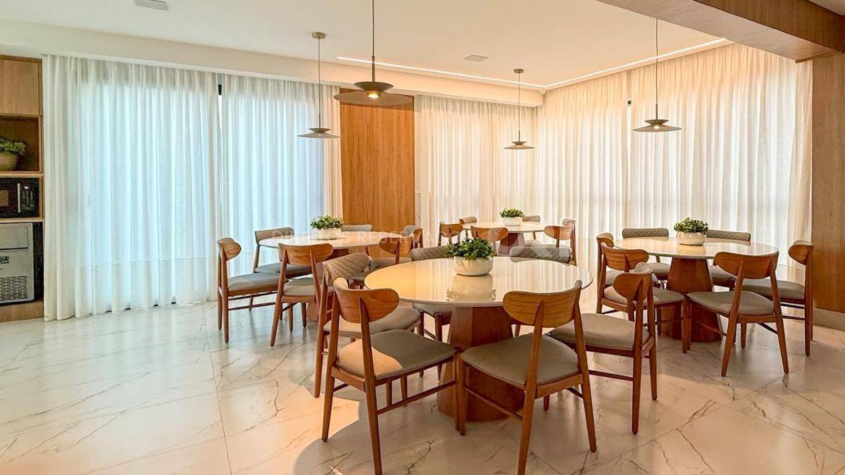 Apartamento com 3 Dormitórios no Le Voyage na Meia Praia, Itapema