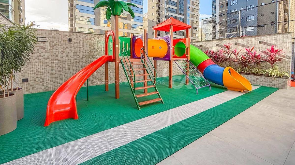 Apartamento com 3 Dormitórios no Le Voyage na Meia Praia, Itapema