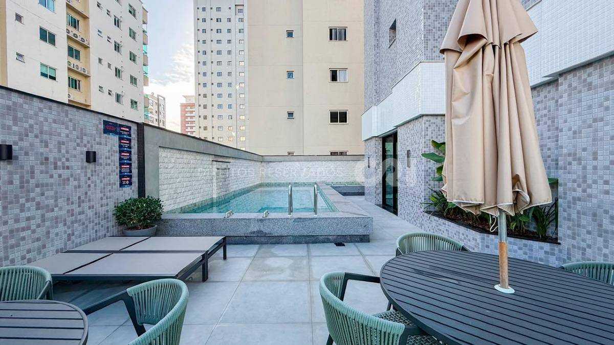 Apartamento com 3 Dormitórios no Le Voyage na Meia Praia, Itapema
