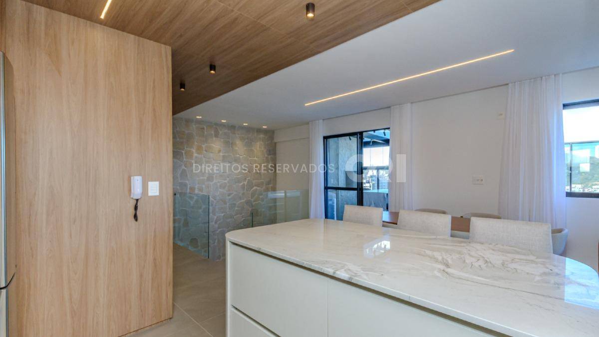 Cobertura Duplex Mobiliada no Edifício JK com 3 suítes na Praia Brava em Itajaí