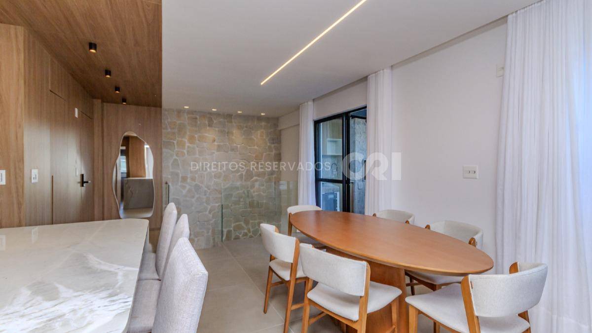 Cobertura Duplex Mobiliada no Edifício JK com 3 suítes na Praia Brava em Itajaí