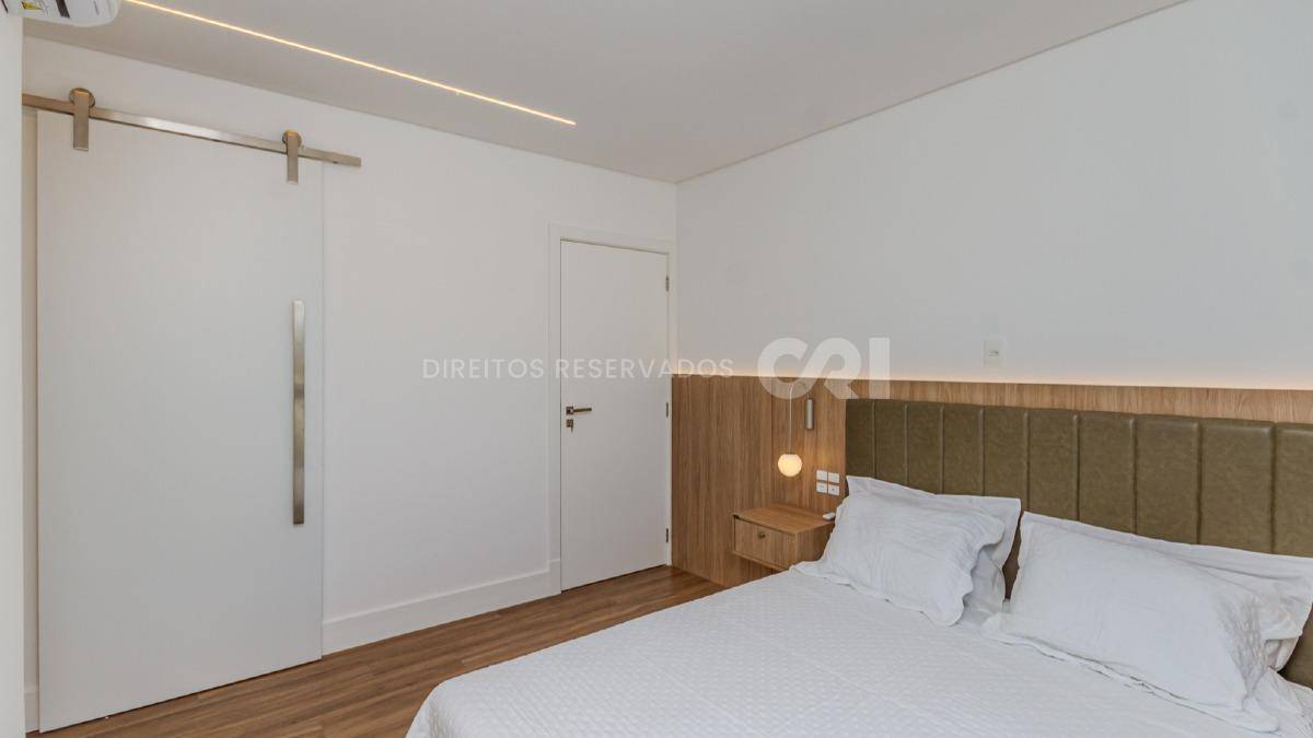 Cobertura Duplex Mobiliada no Edifício JK com 3 suítes na Praia Brava em Itajaí