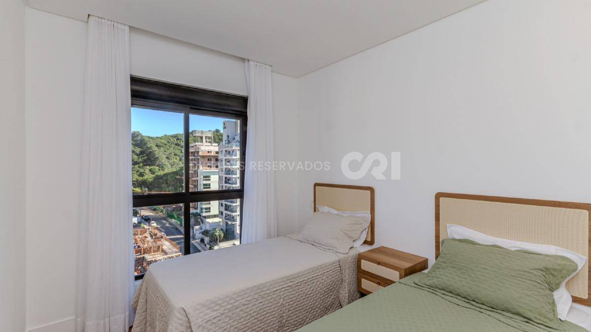 Cobertura Duplex Mobiliada no Edifício JK com 3 suítes na Praia Brava em Itajaí