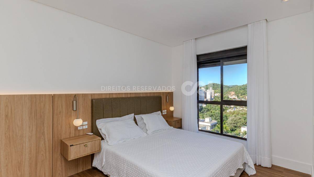 Cobertura Duplex Mobiliada no Edifício JK com 3 suítes na Praia Brava em Itajaí