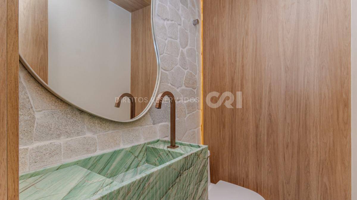 Cobertura Duplex Mobiliada no Edifício JK com 3 suítes na Praia Brava em Itajaí
