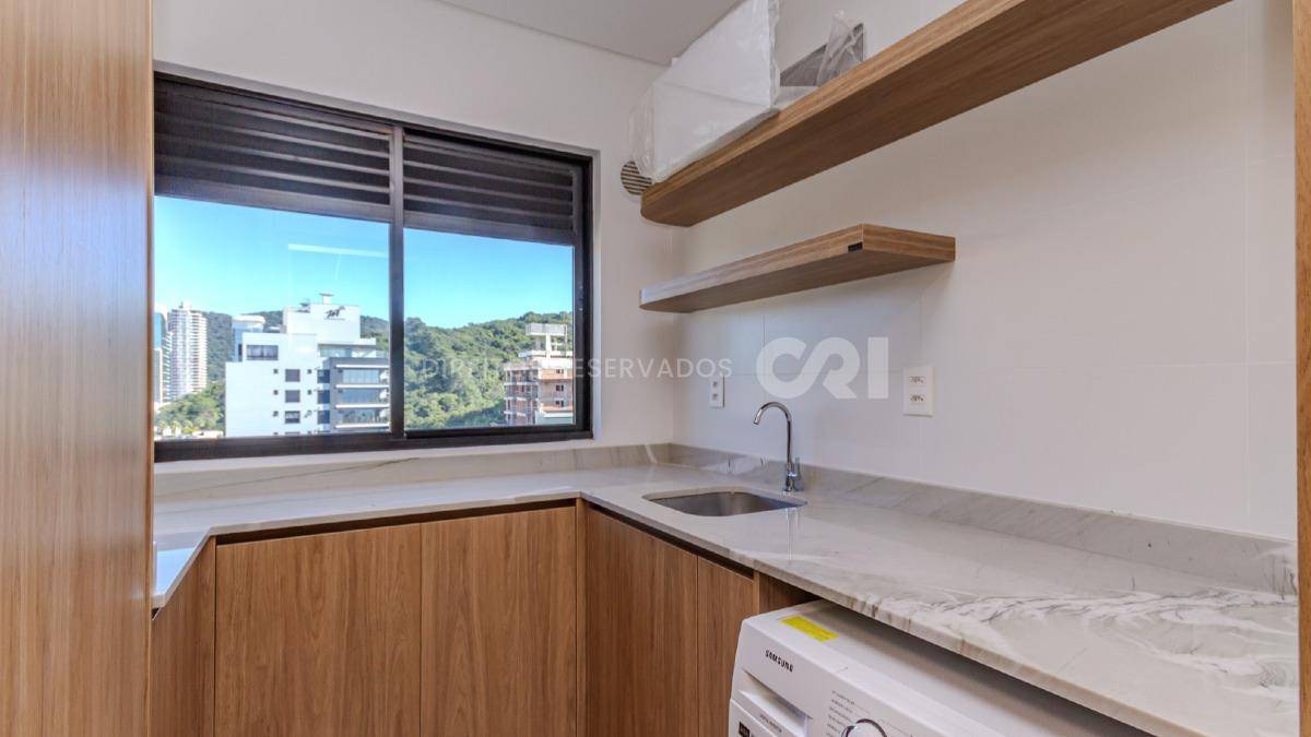 Cobertura Duplex Mobiliada no Edifício JK com 3 suítes na Praia Brava em Itajaí