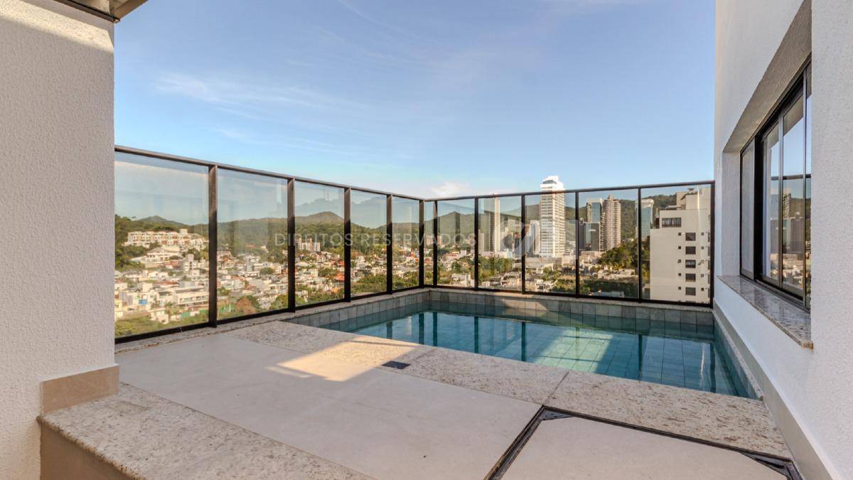 Cobertura Duplex Mobiliada no Edifício JK com 3 suítes na Praia Brava em Itajaí