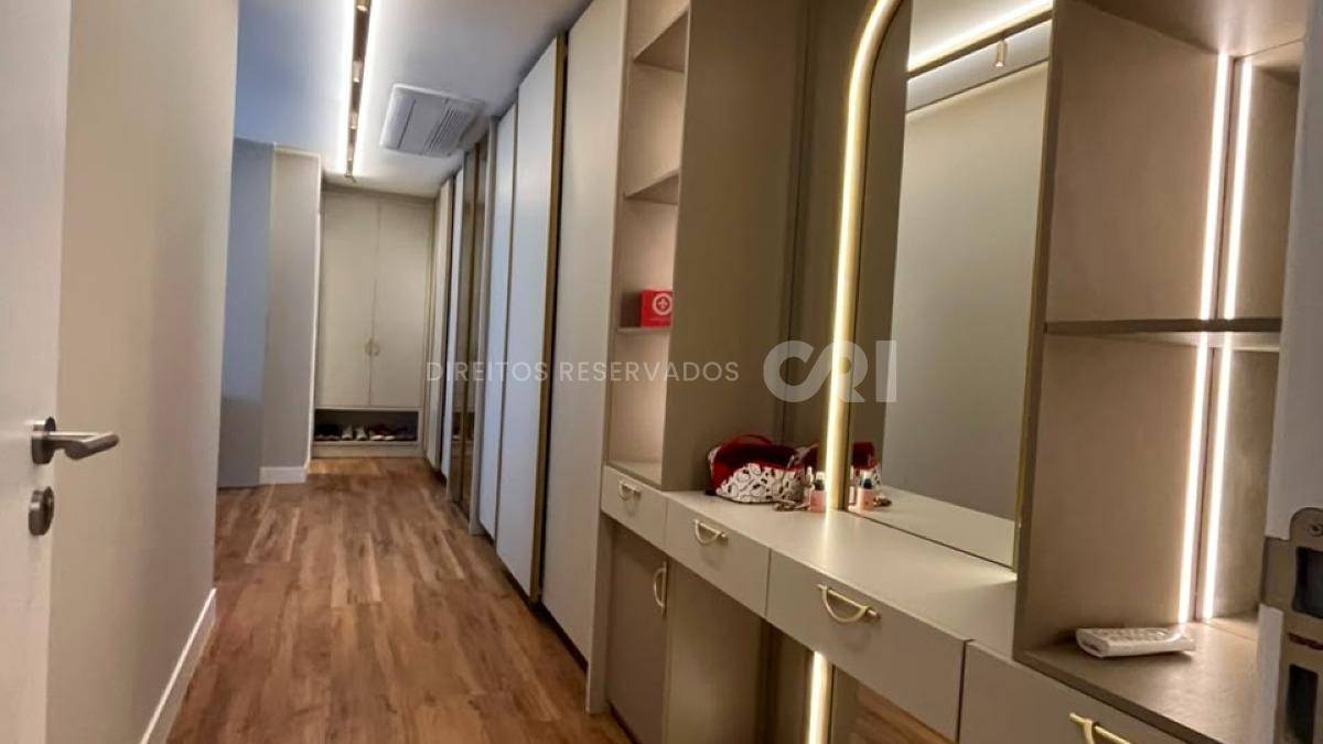 Apartamento com 3 Suítes no Riva na Praia Brava em Itajaí