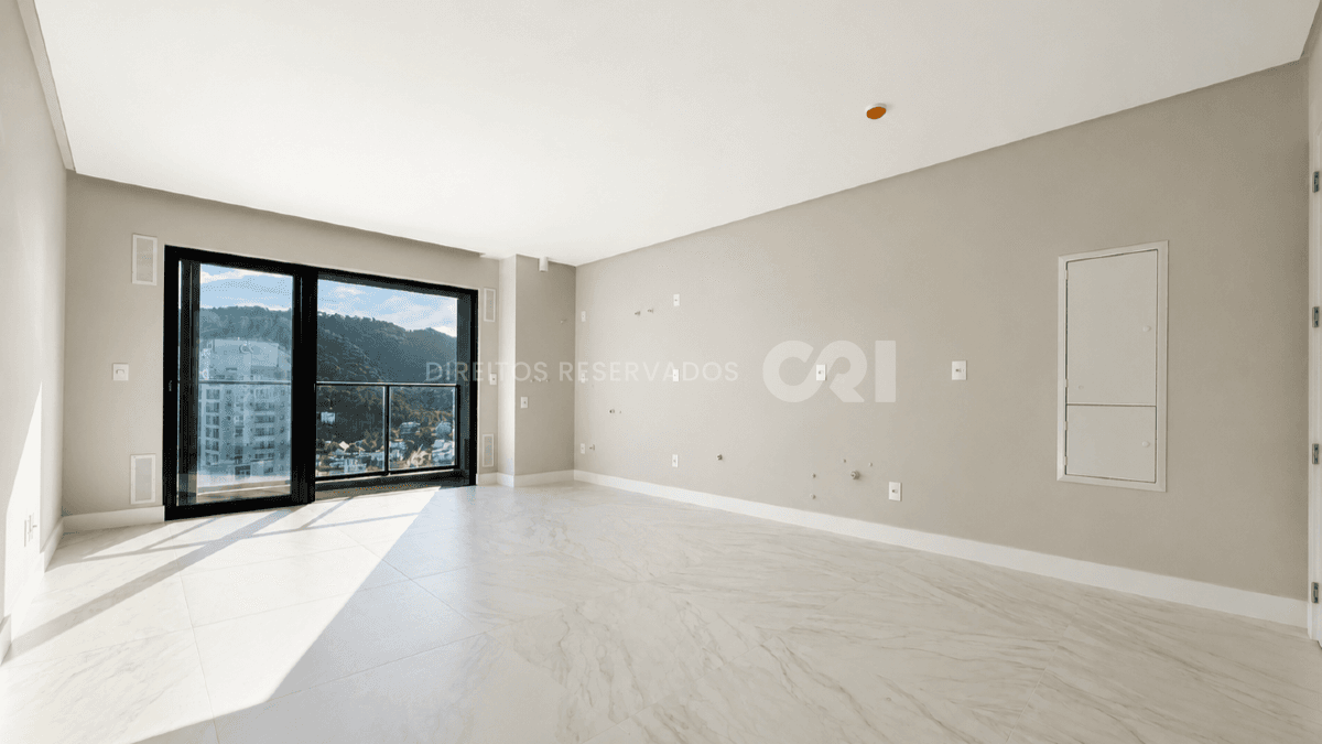 Apartamento com 2 dormitórios com sacada no Sky Brava na Praia Brava em Itajaí