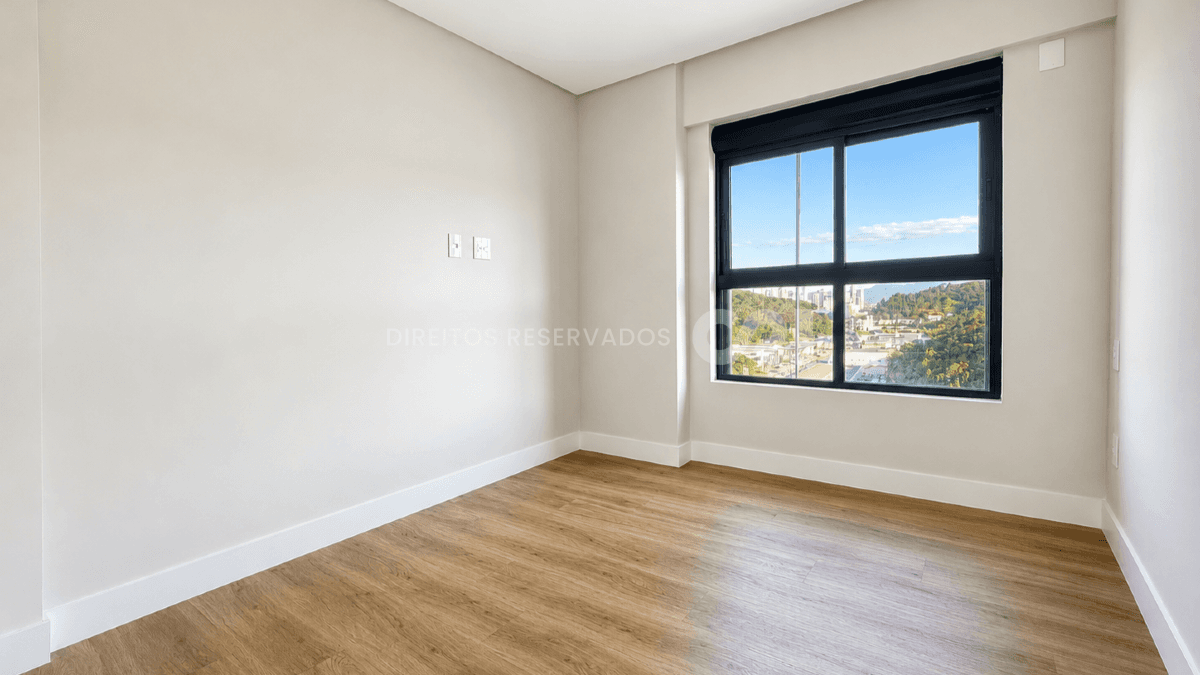 Apartamento com 2 dormitórios com sacada no Sky Brava na Praia Brava em Itajaí