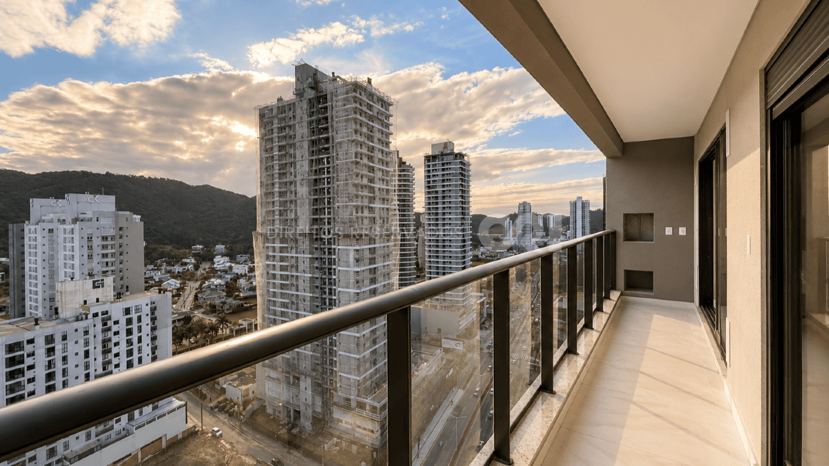 Apartamento com 2 dormitórios com sacada no Sky Brava na Praia Brava em Itajaí