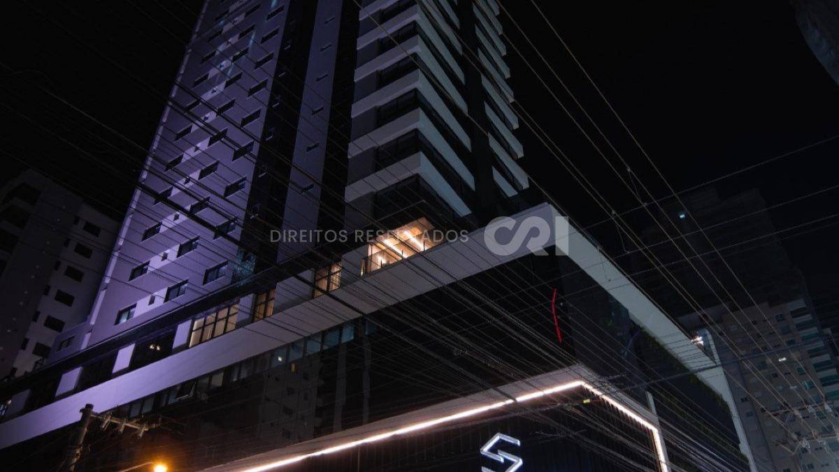Apartamento com 4 Suítes na Shard Tower em Meia Praia, Itapema