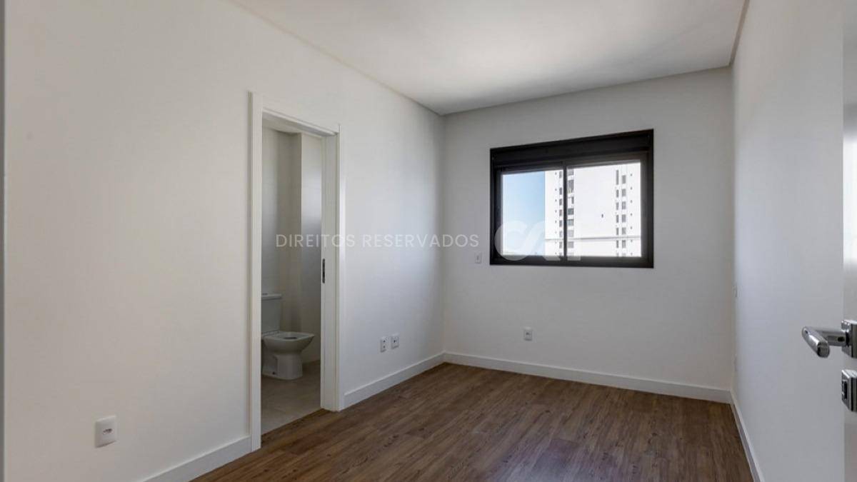 Apartamento com 3 Suítes no Boulevard Royal no Centro de Itapema