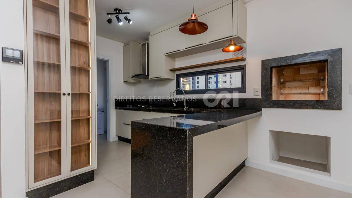 Apartamento Mobiliado com 3 Suítes no Edifício Tierra del Sol no Centro de Balneário Camboriú