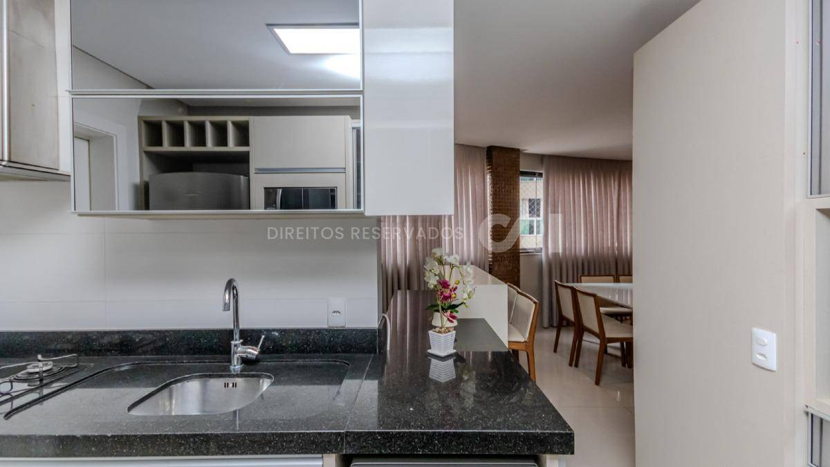 Apartamento com 4 suítes no Edifício Villa Castelli no Centro de Balneário Camboriú